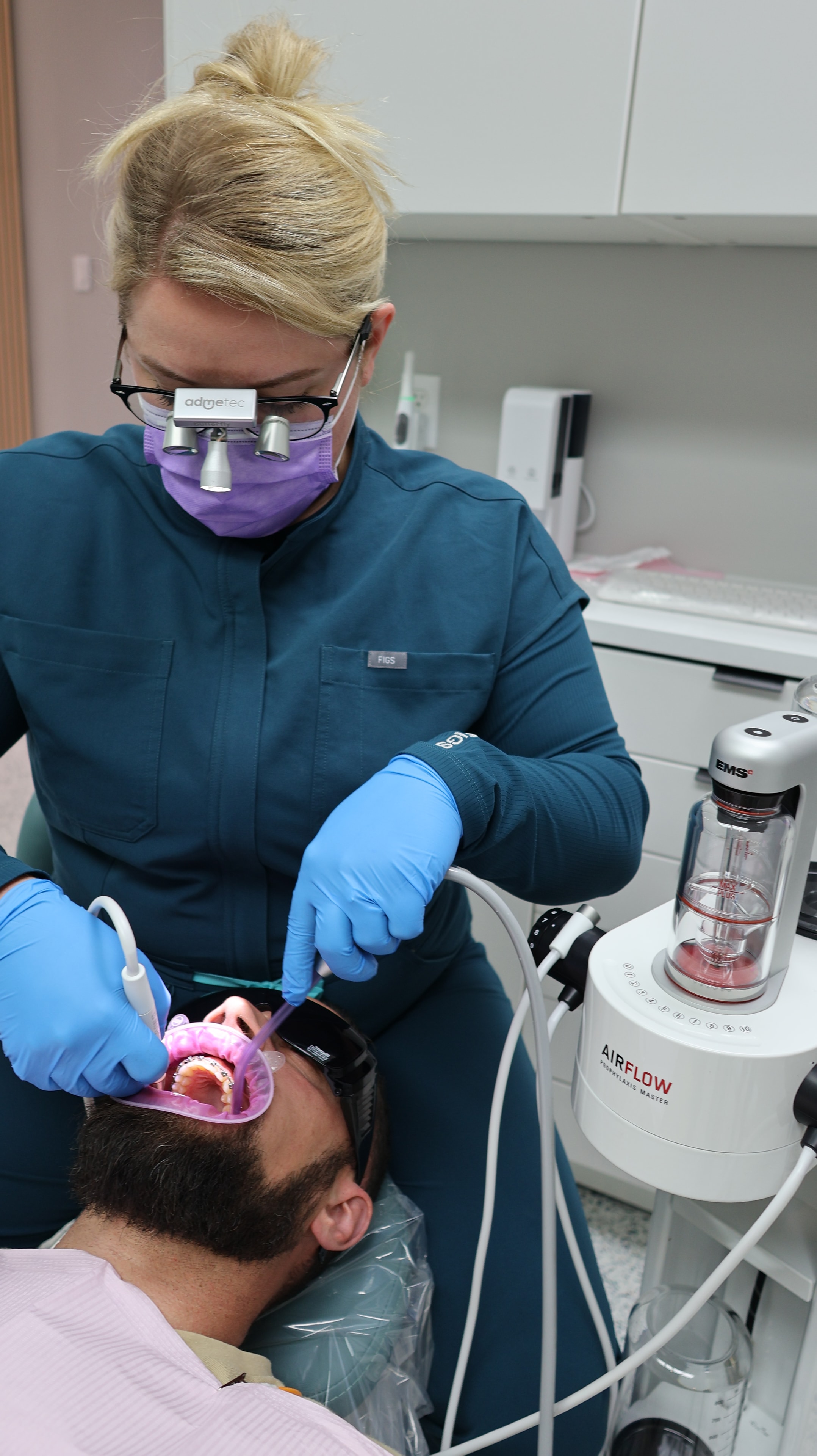 Chelsea performing Airflow GBT treatment on a patient at Pureflow Dental Hygiene